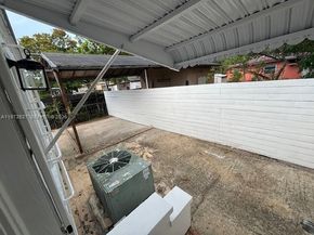 34 NW 69th St, Miami FL 33150