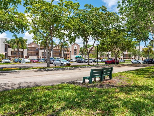7536 Fairfax Dr 205, Tamarac FL 33321