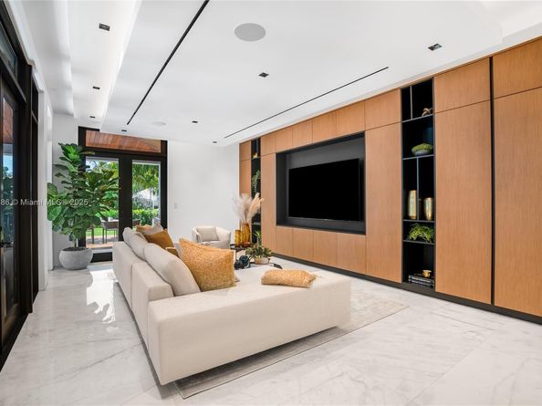 4241 Palm Ln, Miami FL 33137