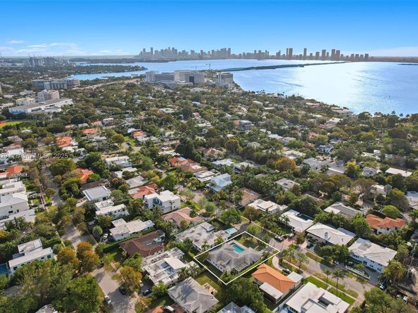 4525 N Jefferson Ave, Miami Beach FL 33140