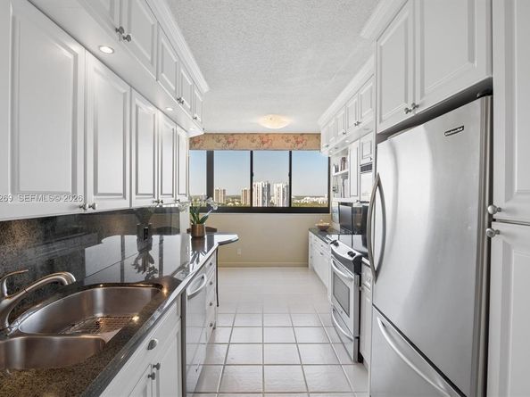 20185 E Country Club Dr 1805, Aventura FL 33180