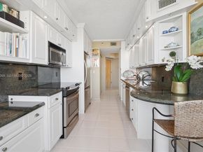 20185 E Country Club Dr 1805, Aventura FL 33180