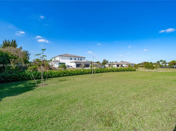 17130 Magnolia Estates Dr, Southwest Ranches FL 33331