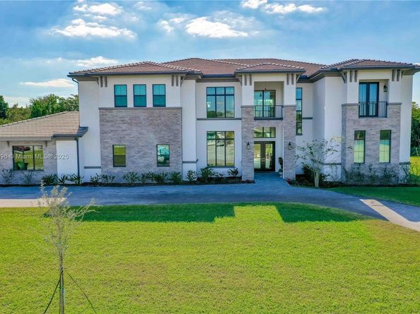 17130 Magnolia Estates Dr, Southwest Ranches FL 33331