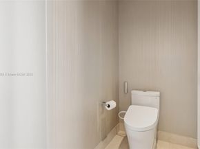 3581 E Glencoe St 309, Miami FL 33133
