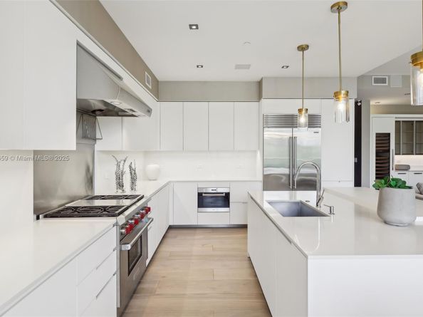 3581 E Glencoe St 309, Miami FL 33133