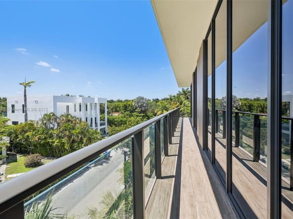 3581 E Glencoe St 309, Miami FL 33133