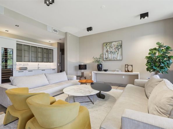 3581 E Glencoe St 309, Miami FL 33133