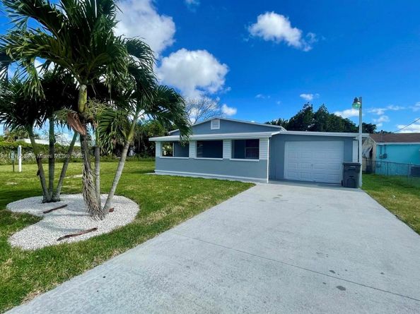 4562 Old Military Trl, West Palm Beach FL 33417
