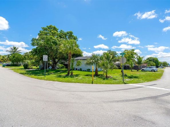 4390 NW 171st St, Miami Gardens FL 33055