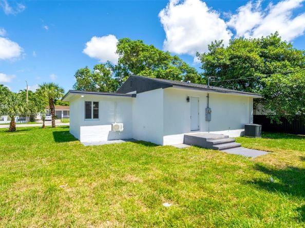 4390 NW 171st St, Miami Gardens FL 33055