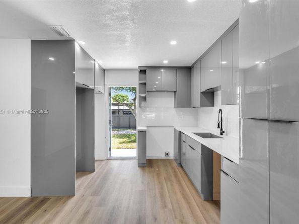 4390 NW 171st St, Miami Gardens FL 33055