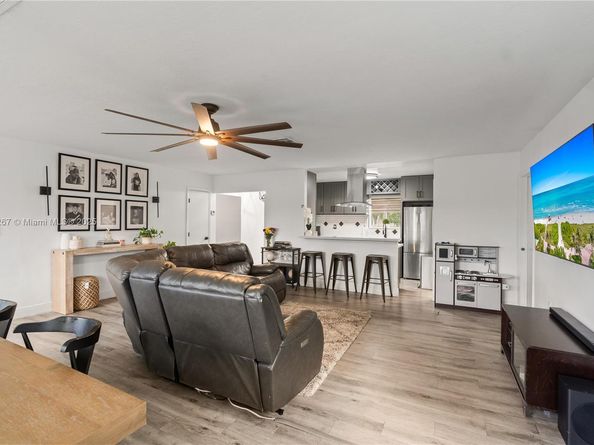 6791 SW 10th Ct, Pembroke Pines FL 33023
