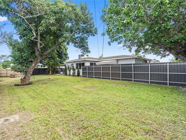 6791 SW 10th Ct, Pembroke Pines FL 33023