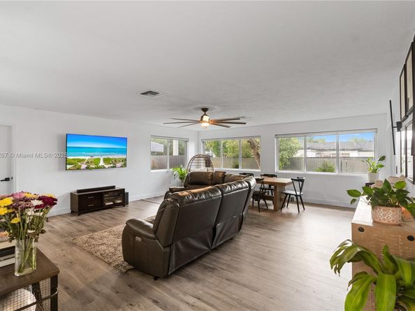 6791 SW 10th Ct, Pembroke Pines FL 33023