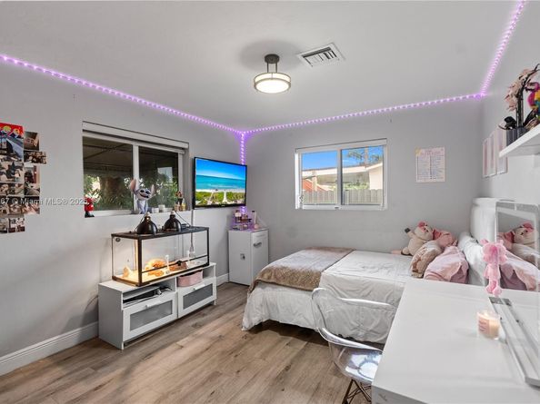6791 SW 10th Ct, Pembroke Pines FL 33023