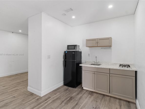 6791 SW 10th Ct, Pembroke Pines FL 33023