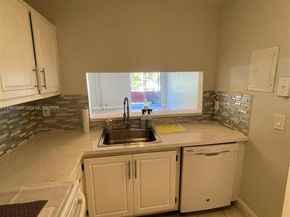 13685 NE 10th Ave 210, North Miami FL 33161