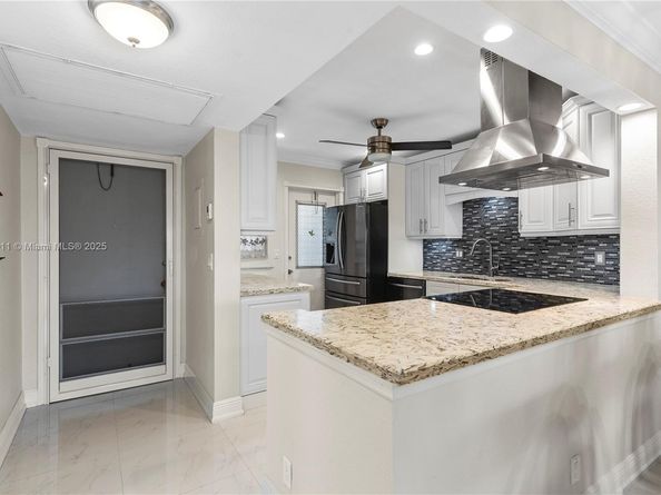 329 SE 3rd St 405P, Hallandale Beach FL 33009