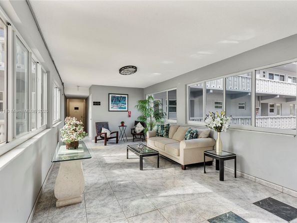 329 SE 3rd St 405P, Hallandale Beach FL 33009