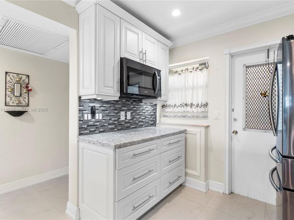 329 SE 3rd St 405P, Hallandale Beach FL 33009