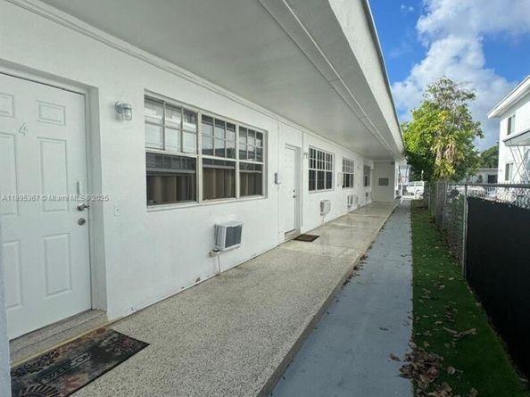 Undisclosed Address #A11895367, Miami Beach FL 33141