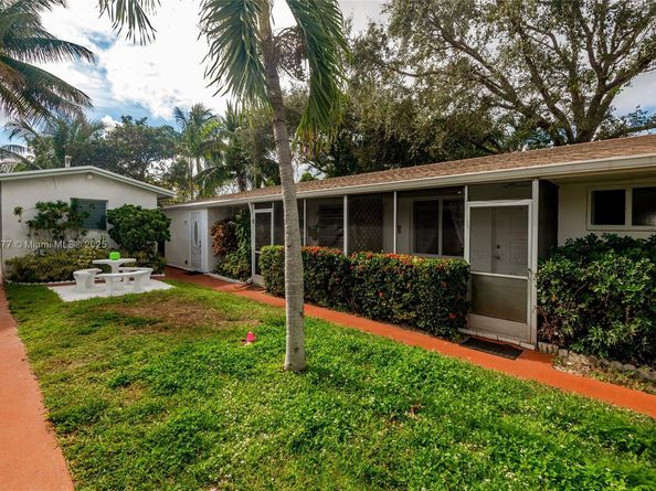 2524 Hayes St 9, Hollywood FL 33020