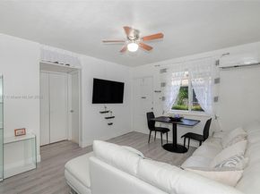 2524 Hayes St 9, Hollywood FL 33020