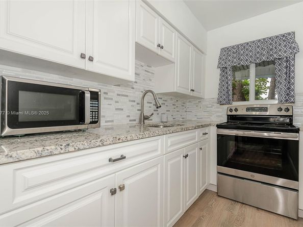 2524 Hayes St 9, Hollywood FL 33020