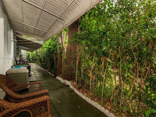 2524 Hayes St 9, Hollywood FL 33020