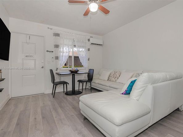 2524 Hayes St 9, Hollywood FL 33020