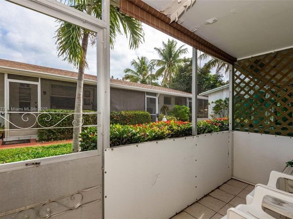 2524 Hayes St 9, Hollywood FL 33020