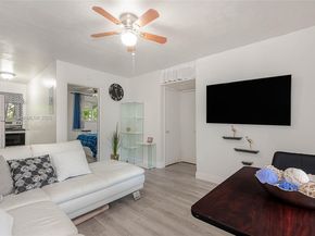 2524 Hayes St 9, Hollywood FL 33020