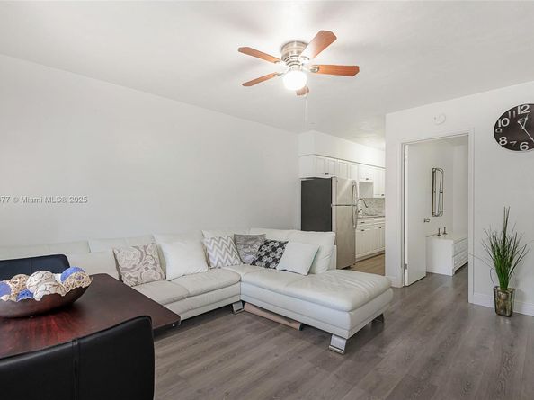 2524 Hayes St 9, Hollywood FL 33020