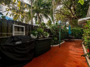 2524 Hayes St 9, Hollywood FL 33020