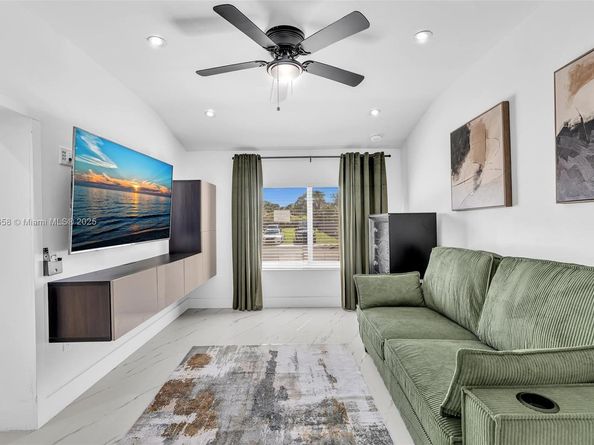 797 NW 35th St, Miami FL 33127