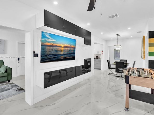 797 NW 35th St, Miami FL 33127