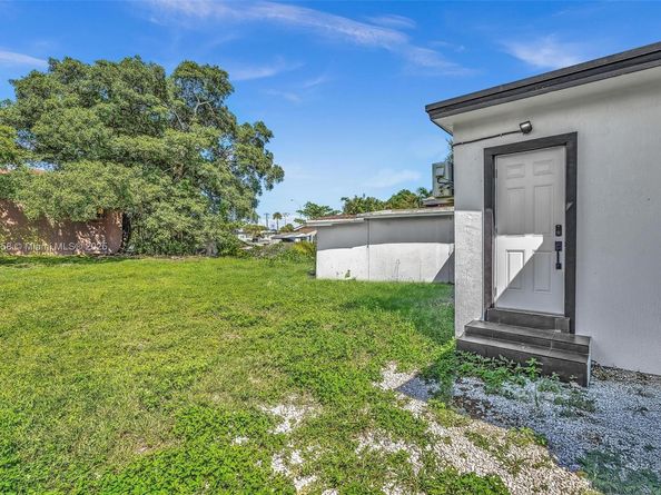 797 NW 35th St, Miami FL 33127