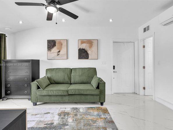 797 NW 35th St, Miami FL 33127