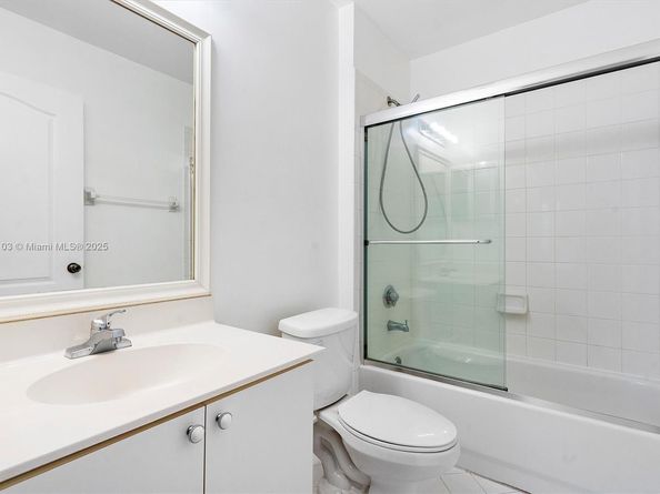 2251 NW 77th Way 205, Pembroke Pines FL 33024