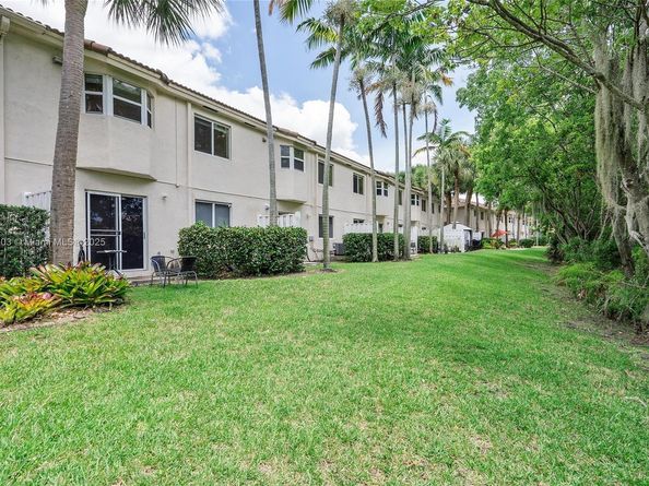 2251 NW 77th Way 205, Pembroke Pines FL 33024
