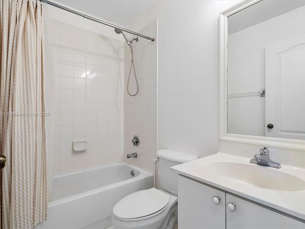 2251 NW 77th Way 205, Pembroke Pines FL 33024