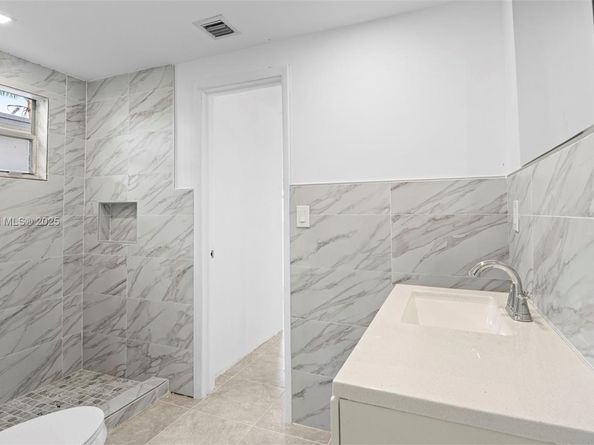 760 NW 126th St, North Miami FL 33168