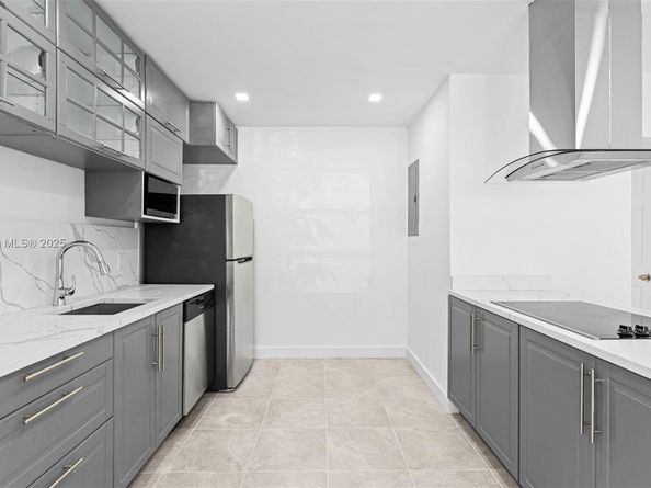 760 NW 126th St, North Miami FL 33168