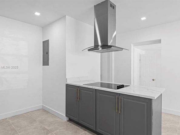 760 NW 126th St, North Miami FL 33168