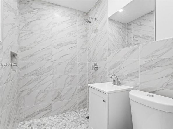 760 NW 126th St, North Miami FL 33168