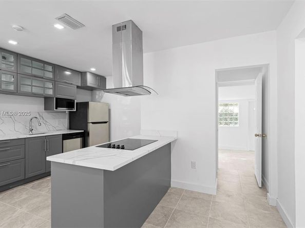 760 NW 126th St, North Miami FL 33168