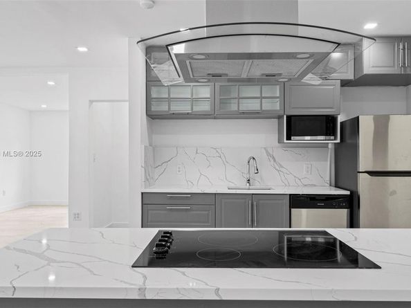 760 NW 126th St, North Miami FL 33168