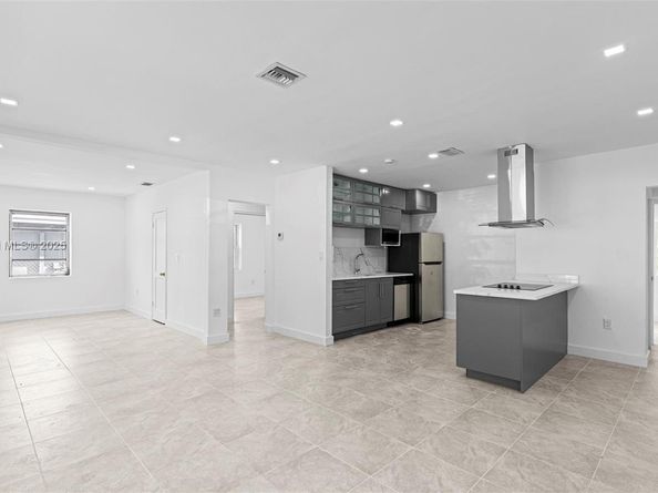 760 NW 126th St, North Miami FL 33168