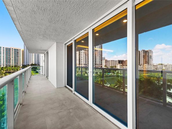 100 Bayview Dr 604, Sunny Isles Beach FL 33160